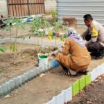 Bhabinkamtibmas Lembar Selatan Dorong Warga Kelola Lahan Pekarangan